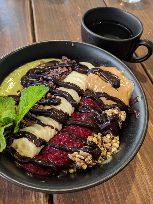 Green smoothie bowl at A.VO.KA.DO in Malmo