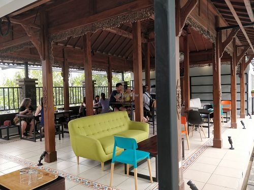 Nice open air seating at Fotosintesa in Batam