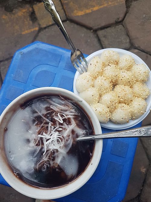 Sweet black bean, with glutinous rice balls filled with sugar cane at Che Muoi Sau in Hanoi