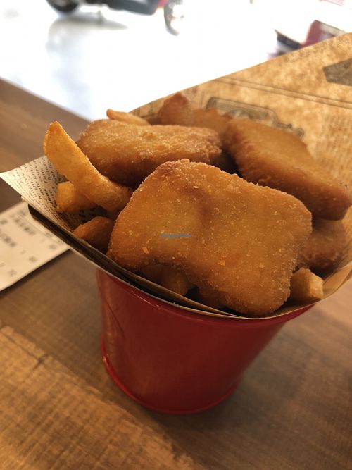 fries and “nuggets" at Burger Su 美式蔬食漢堡 - Beitou in Taipei