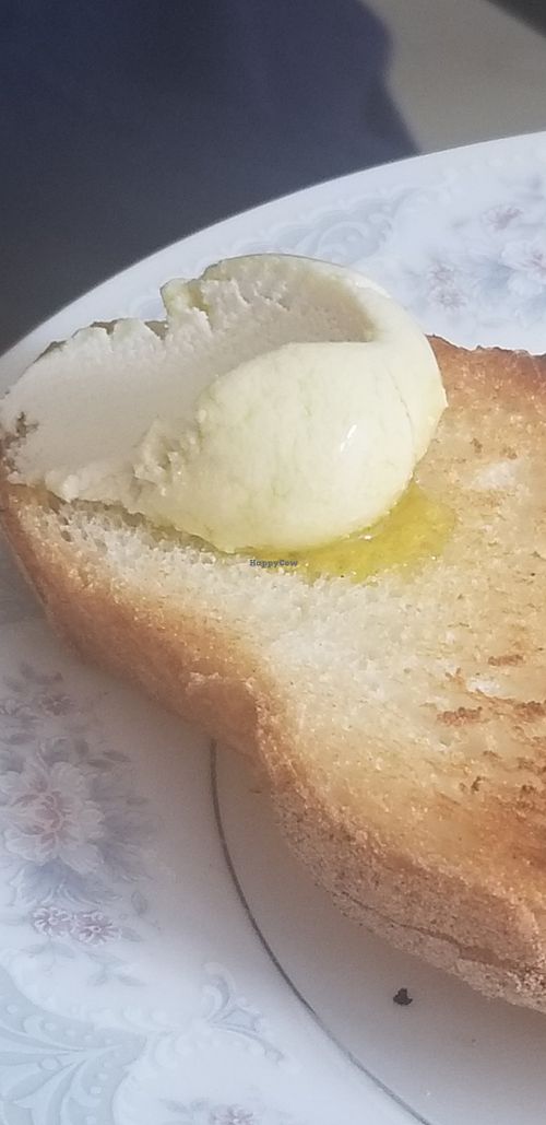 Labaneh ball on toast at Atrameez Products in Amman