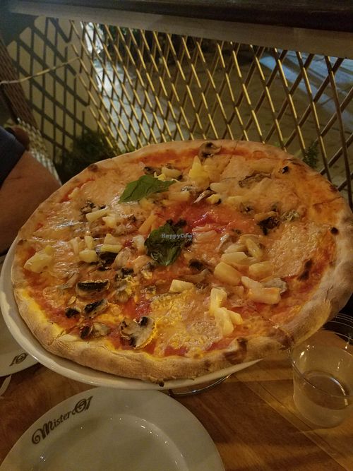 Vegan pizza at Mister O1 - Brickell in Miami