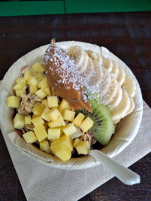 Acai bowl at Aloha Vegan Delights - Maria Cristina in Valencia