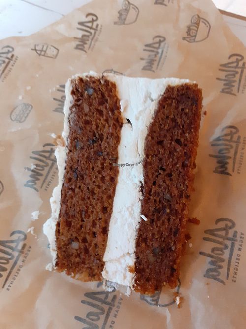 Carrot cake at Aloha Vegan Delights - Maria Cristina in Valencia
