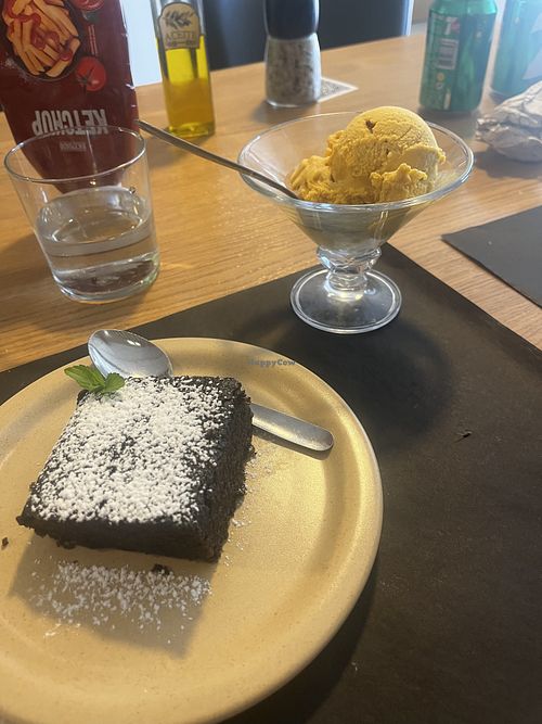 Chocolate brownie and mango ice cream 😋  at Govindas in Tenerife