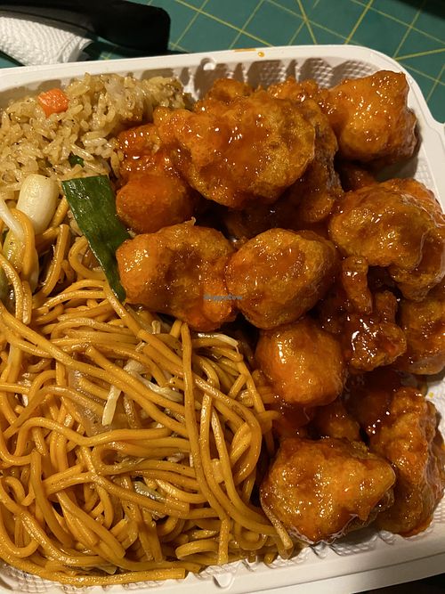 Orange chik’n conbo at Pots N Woks in Whittier