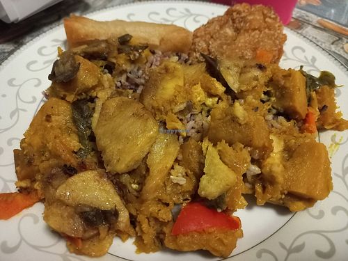 Three dishes over rice at Chew Xin Jai in Pai