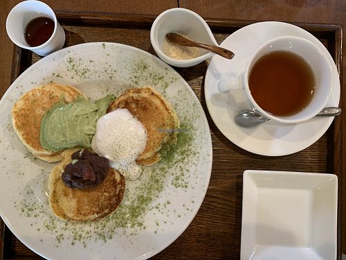 Panqueques con helado de matcha, aduki y crema de coco at Jinenya - Karuizawa Bypass in Nagano