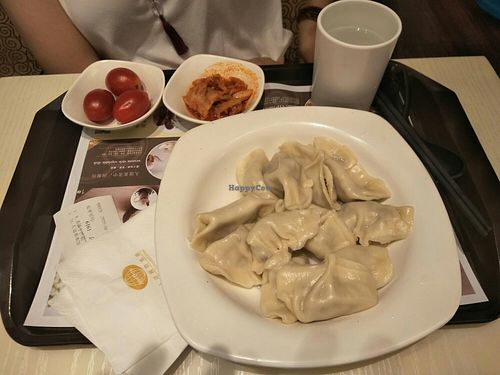 Dumplings, tomatoes & kimchi at Táiwān RénDào SùCài in Shanghai
