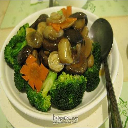 Broccoli with 3 kinds of mushroom at Cute Fei in Kowloon