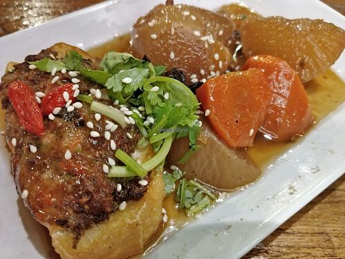 Left : yong tau foo, right: braised raddish and carrot at Thunder Tree 擂茶树 - VivoCity in Central Singapore