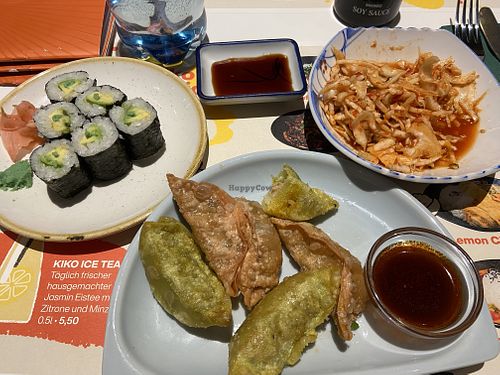 Gemüse Gyoza, Quinoa Gyoza, Kabechu Salat, Avocado Maki  at Akakiko in Pasching