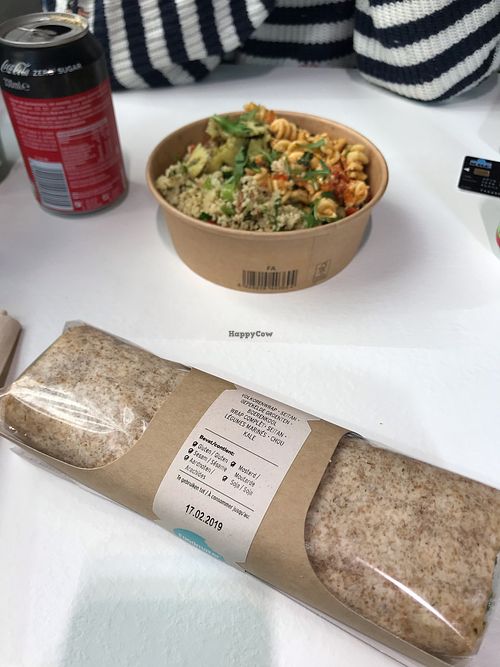Vegan wrap and vegetarian salad from the salad bar. at Foodmaker in Antwerpen