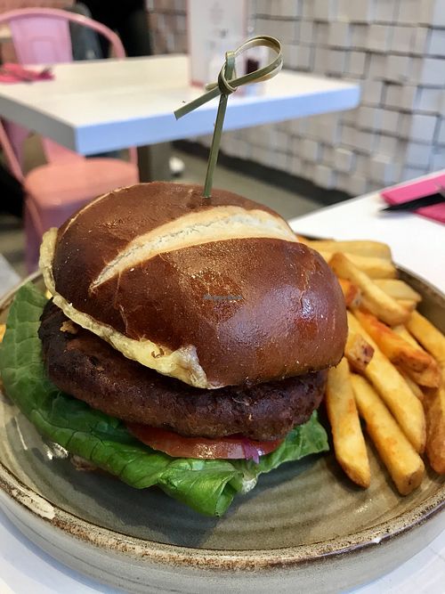 Classic burger at Kalifornia Kitchen in London