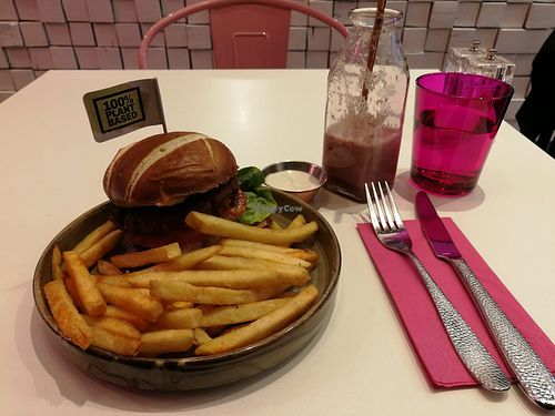 Classic Kalifornia burger and fries at Kalifornia Kitchen in London