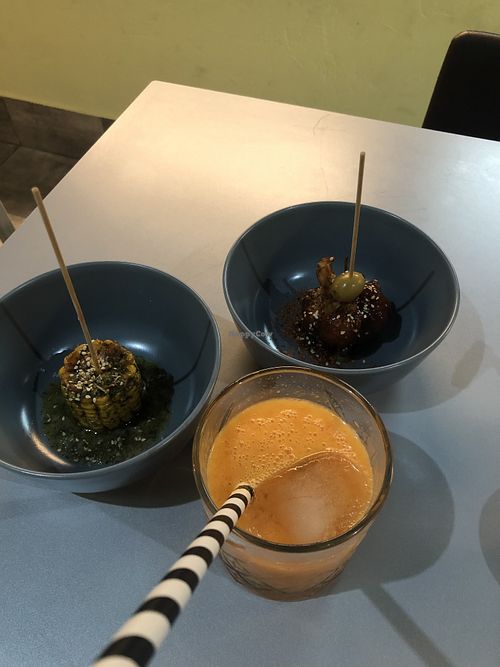 Corn, chicken wing, smoothie at Purpura Project in Alicante