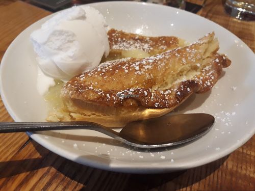 Apple Pie and Coconut Ice Cream at The Black Horse in Orpington