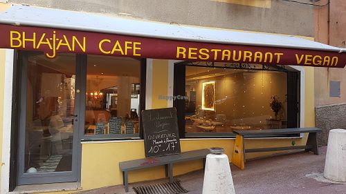 Outside at Bhajan Cafe in Nice