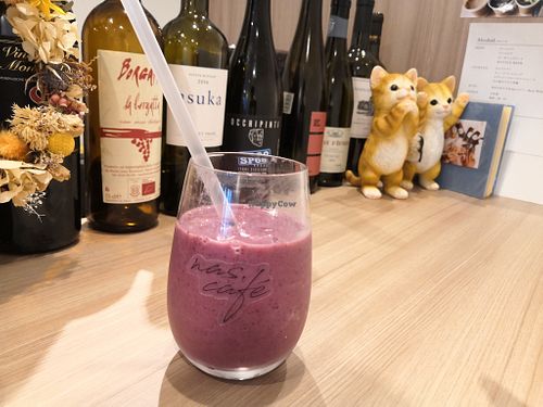 Berry smoothie at nas.cafe in Tokushima