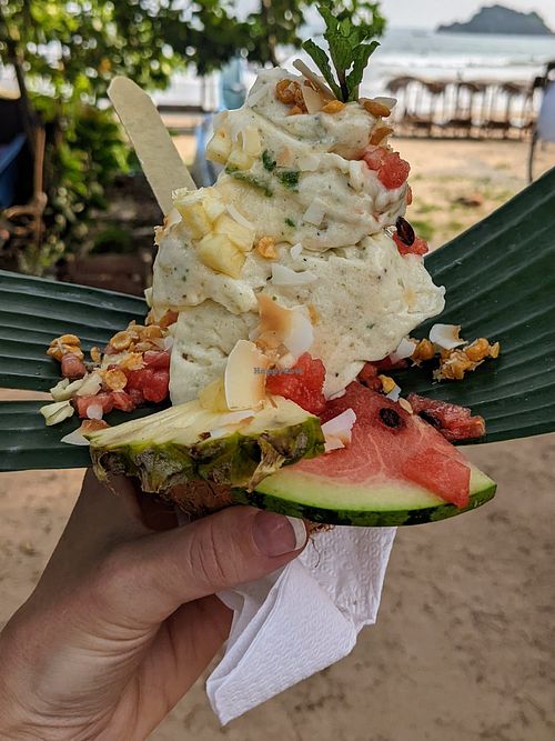 Soursop Mojito bowl at Cruising Smoothly in Weligama