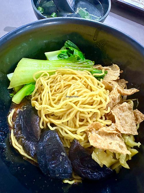 干捞面 👎🏼  overcooked noodles    at V4Vegetarian 無極齋 in West Singapore