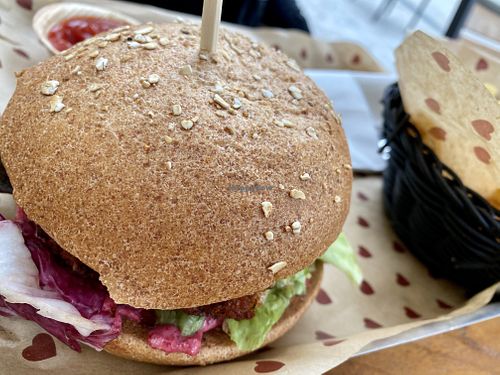 vegan burger at Burgerheart in Regensburg