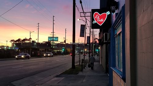 Outside at Es Todo Vegan Street Food in Los Angeles