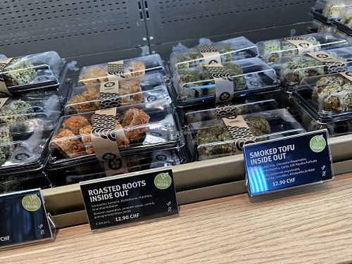 vegan california rolls  at Yooji's Sushi - Bahnhofstrasse in Zurich