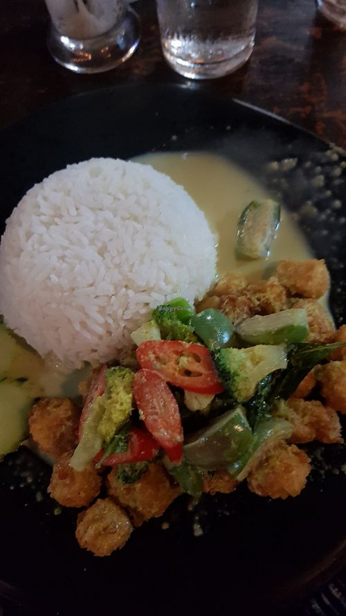 Stir fried green curry with tofu and extra vegetables at Yawee in Koh Lanta