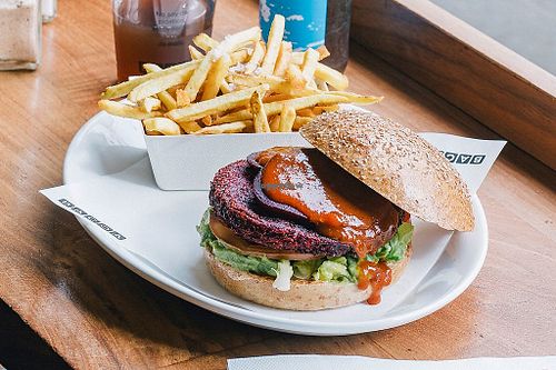Quinoa burger: Beetroot & quinoa patty, our bbq sauce, grilled beetroot and avocado. at Bacoa in Lleida