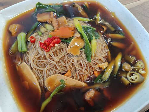 Bee hoon with gravy at Lin Lin Vegetarian Delight 霖霖素食 in East Singapore