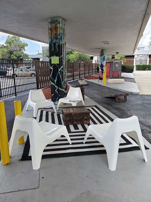 Outside area at Tellers in Bradenton