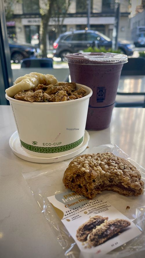 Açaí bowl, smoothie, gf Ⓥ cookie   at Glory Juice - Yaletown in Vancouver