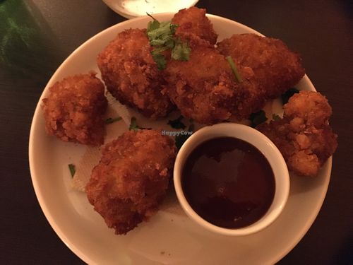 "Wings" made with cauliflower at Kong - Food Made With Compassion in Lisbon