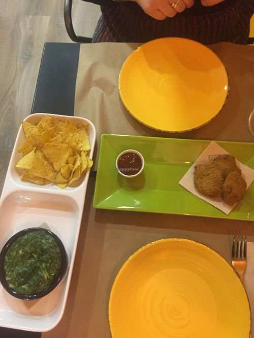 Starter, fake chicken nuggets, nachos and dip at Kong - Food Made With Compassion in Lisbon