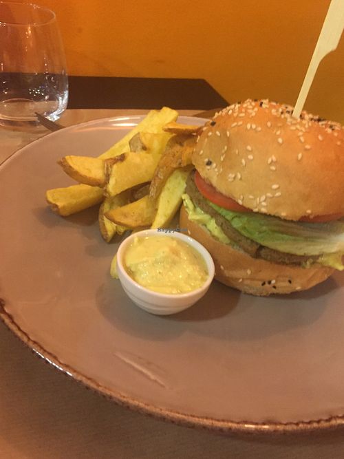 Queen burger at Kong - Food Made With Compassion in Lisbon