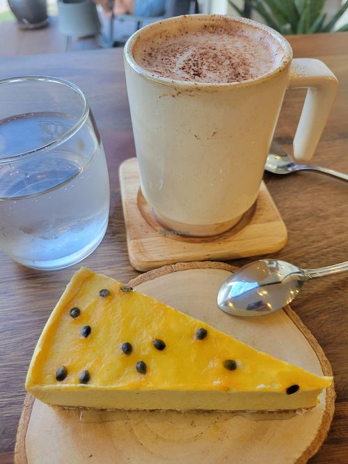 Passion raw cheesecake and hot chocolate #Veganuary at Deli Devi in Koh Phangan