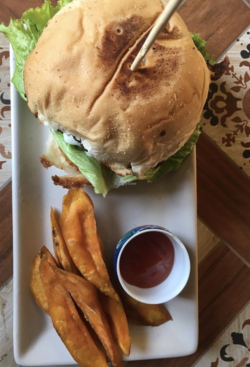 Chong’s veef burger made with banana heart (ask for vegan to make sure the mayo is vegan)  at Verde Rekado in Coron