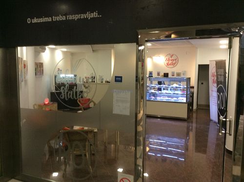 The front window at Zdrawo Slatko in Belgrade