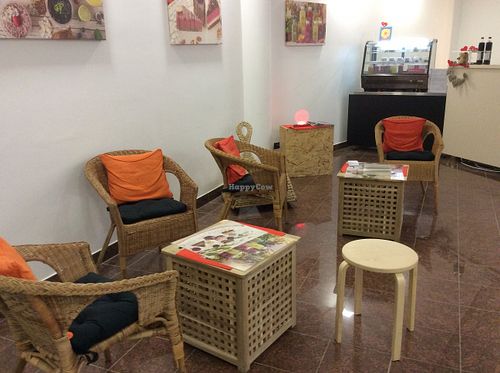 Indoor seating  at Zdrawo Slatko in Belgrade