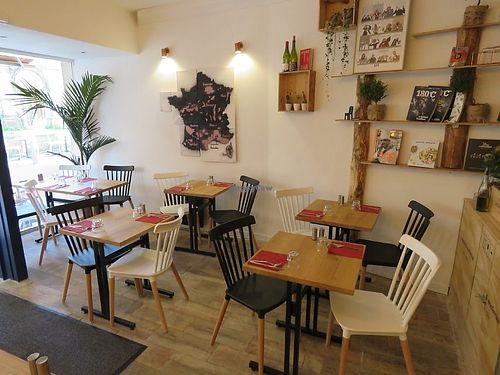 inside at La Pépinière in Quimper