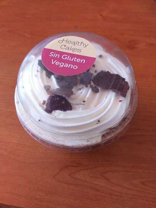 Vegan cake at Veganizan in Valencia