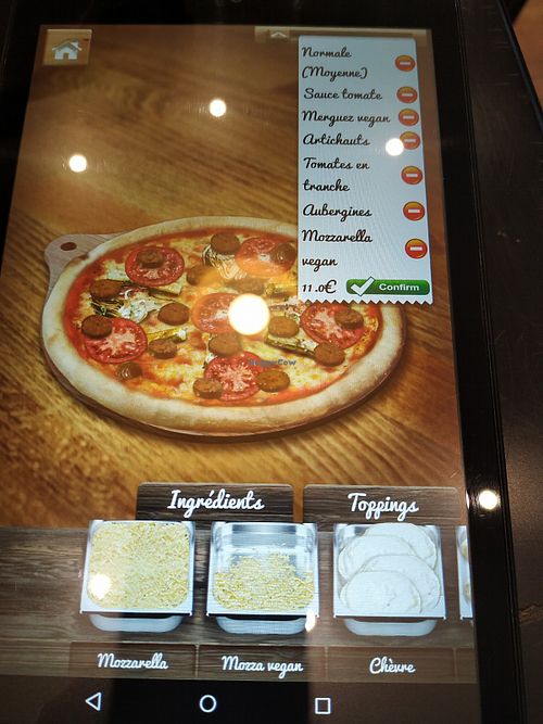 You choose your ingredients at Happiz - Monge in Paris