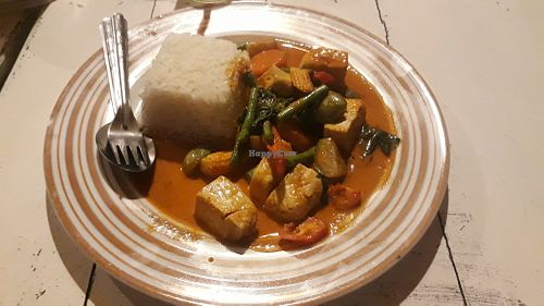 Red curry paste with vegetables and tofu at Baracuda in Koh Chang