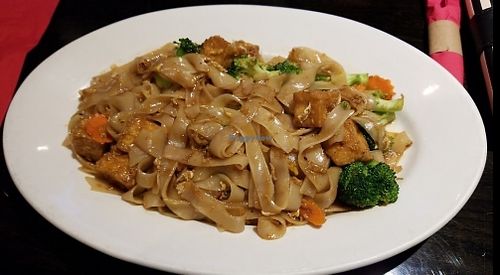 pad see ew with tofu at Cool Basil in Clive