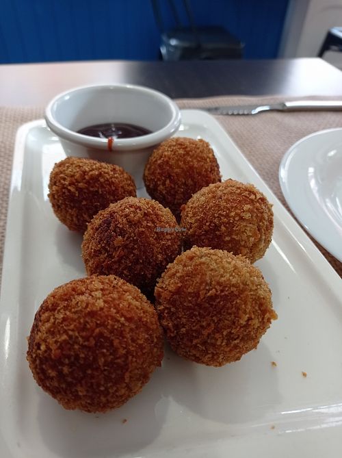 Bolas de dragón at La Factoría Vegana in Leon