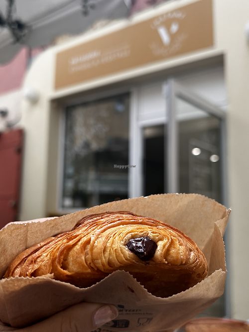 Pain au chocolat - i rate it a 3.5/5 - not the best vegan one I’ve had, but pretty good! And incredible to have this as an option here!  at Instant V in Aix-en Provence