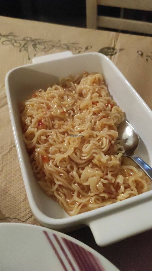 Noodles with sweet chilli sauce at Peter kai Milia in Istiaia