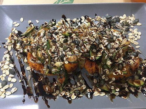 Stuffed pepper with sautéed vegetables and toasted oats and nuts at Mercado Bio in Pico