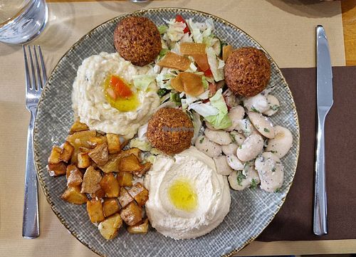  at Le Libanais de Montrouge in Montrouge